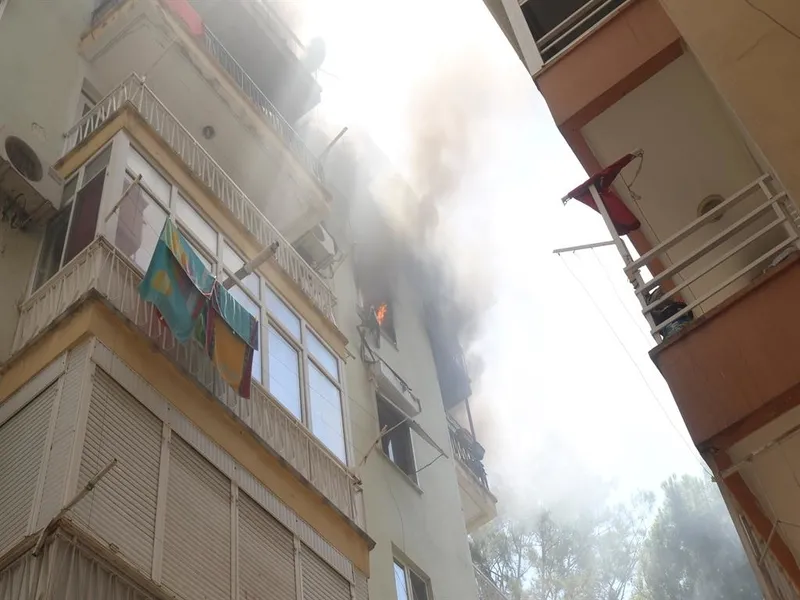 4 katlı apartmanda yangın paniği: mahsur kalan 7'si çocuk 10 kişi kurtarıldı (Takvim arşiv foto)