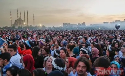 7’nci Portakal Çiçeği Karnavalı için Adana’ya binlerce kişi akın etti