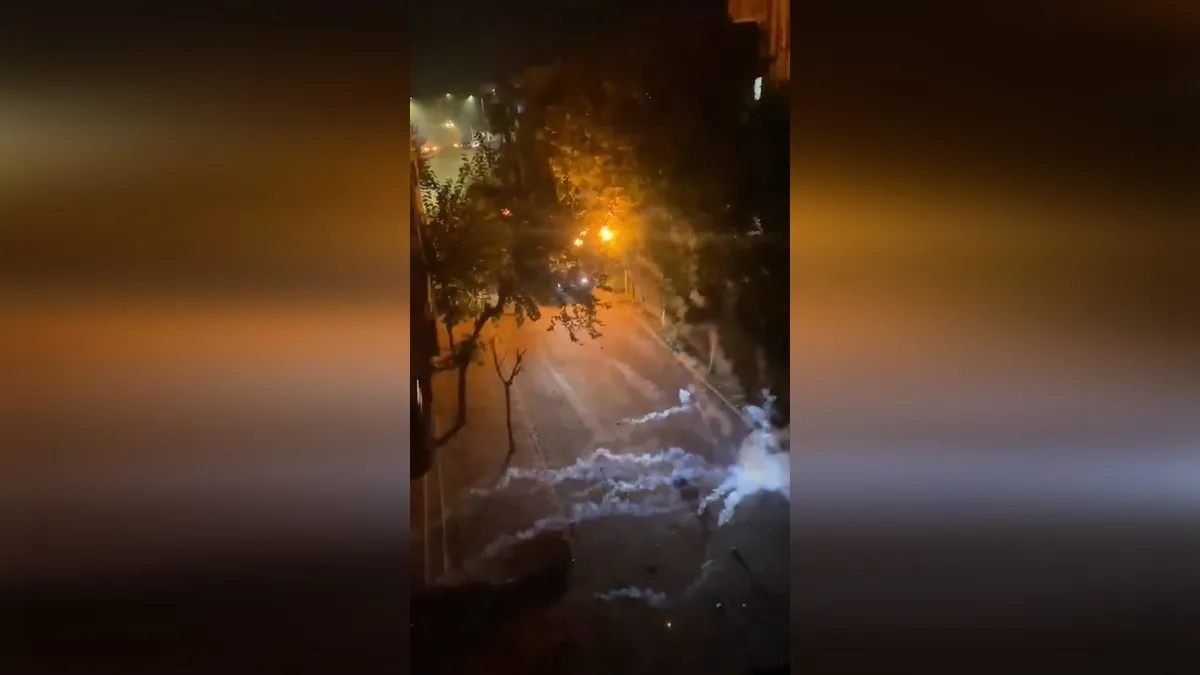 Batman'da DEM'li provokasyon: Polis araçlarına molotofli saldırı |  DEM Parti Gençlik Meclisi'nden alçak paylaşım