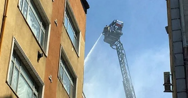 Bayrampaşa’da 5 katlı binada yangın paniği! Tadilat sırasında bir anda alev aldı