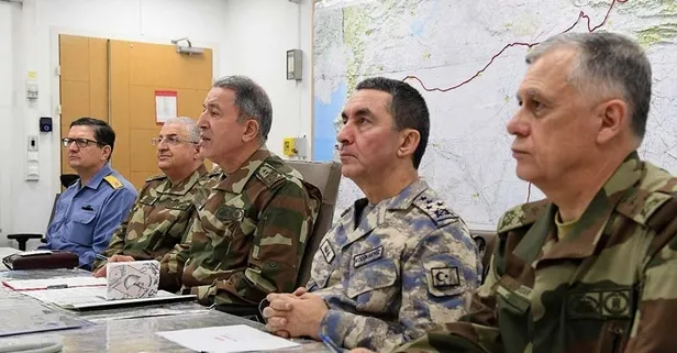 Orgeneral Hulusi Akar Suriye sınırında