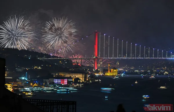Başkan Erdoğan 'Türkiye Yüzyılı' butonuna bastı! Boğaz'da tarihi 'Cumhuriyet' şöleni: Nefes kesen havai fişek ve drone gösterisi - 19