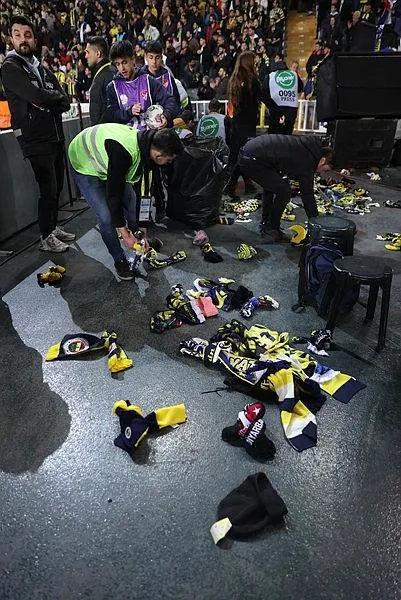 kadikoyde-omuz-omuza-1677373891827.jpeg Kadıköy’de omuz omuza! Kulüp başkanları depremzedeler için yeniden tek yürek oldu-7