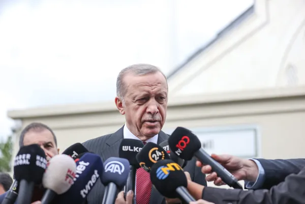 son-dakika-baskan-erdogandan-cuma-cikisi-onemli-aciklamalar-micotakise-sert-tepki-protokol-kaidelerini-bilmeye-1665146327859.jpg