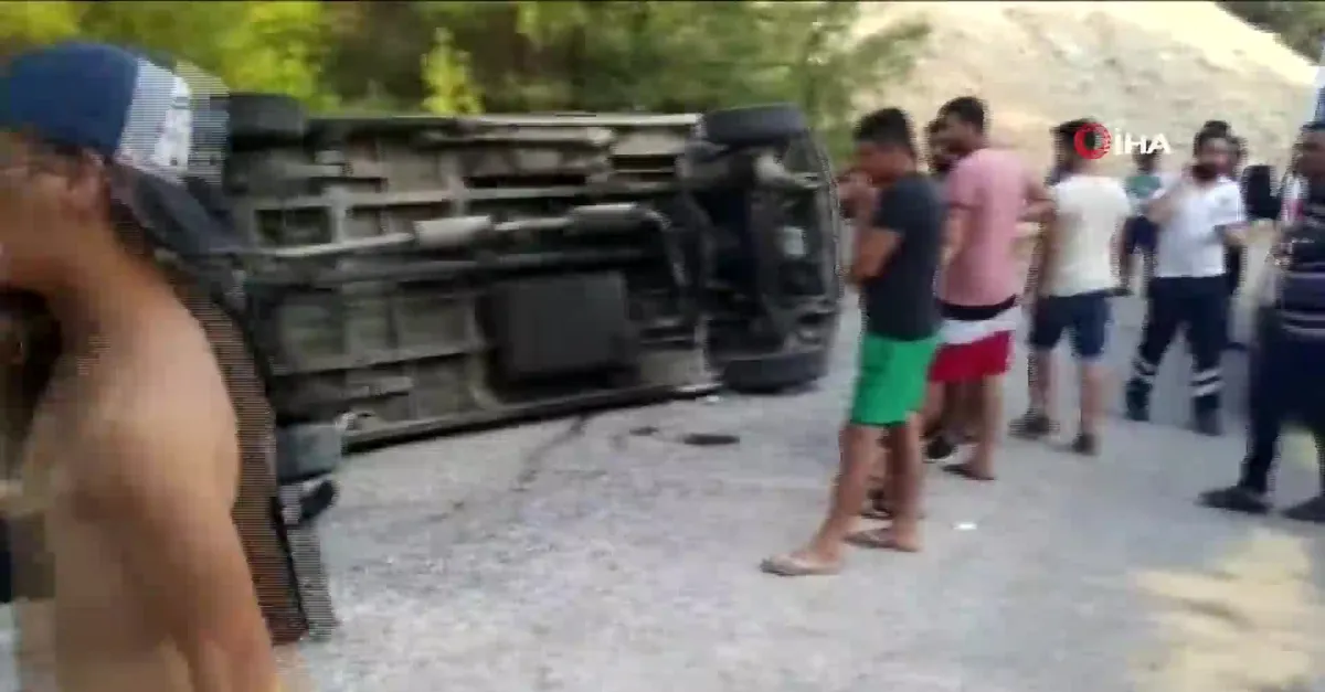 Antalya'da safari cipi devrildi: 16 yaralı