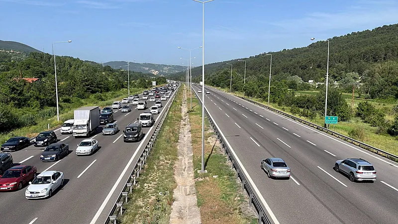 Akın akın gidiyorlar! Kurban Bayramı trafiği böyle görüntülendi | HARİTALI YOL DURUMU - 35