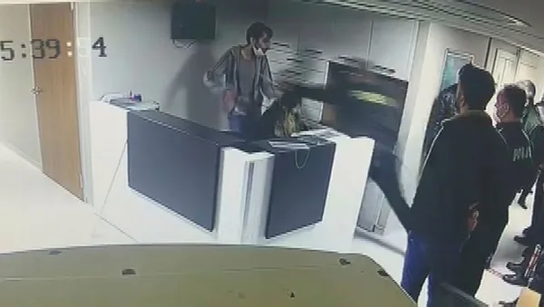 istanbulda-hemsireyi-rehin-alan-supheli-tutuklandi-1609439821152.jpg İstanbul'da hemşireyi rehin alan şüpheli tutuklandı-5