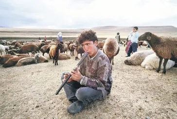 Yunan adalarına sanat çıkartması