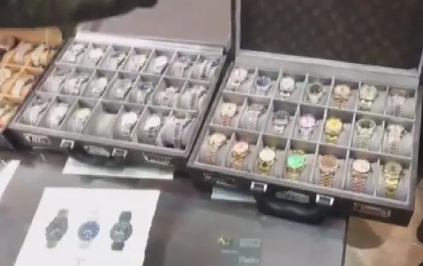 SON DAKİKA: Kapalıçarşı'da kaçakçılara polis baskını: 3 milyon liralık kaçak eşya ele geçirildi-5