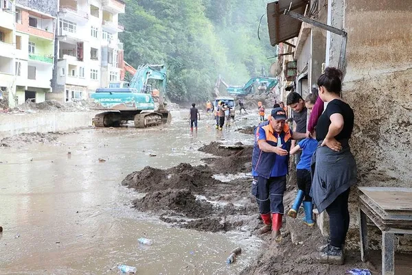 son-dakika-giresundaki-selde-kaybolan-7-kisiden-birinin-daha-cansiz-bedenine-ulasildi-1598687854374.jpeg Son dakika: Giresun'daki selde kaybolan 7 kişiden birinin daha cansız bedenine ulaşıldı!-3