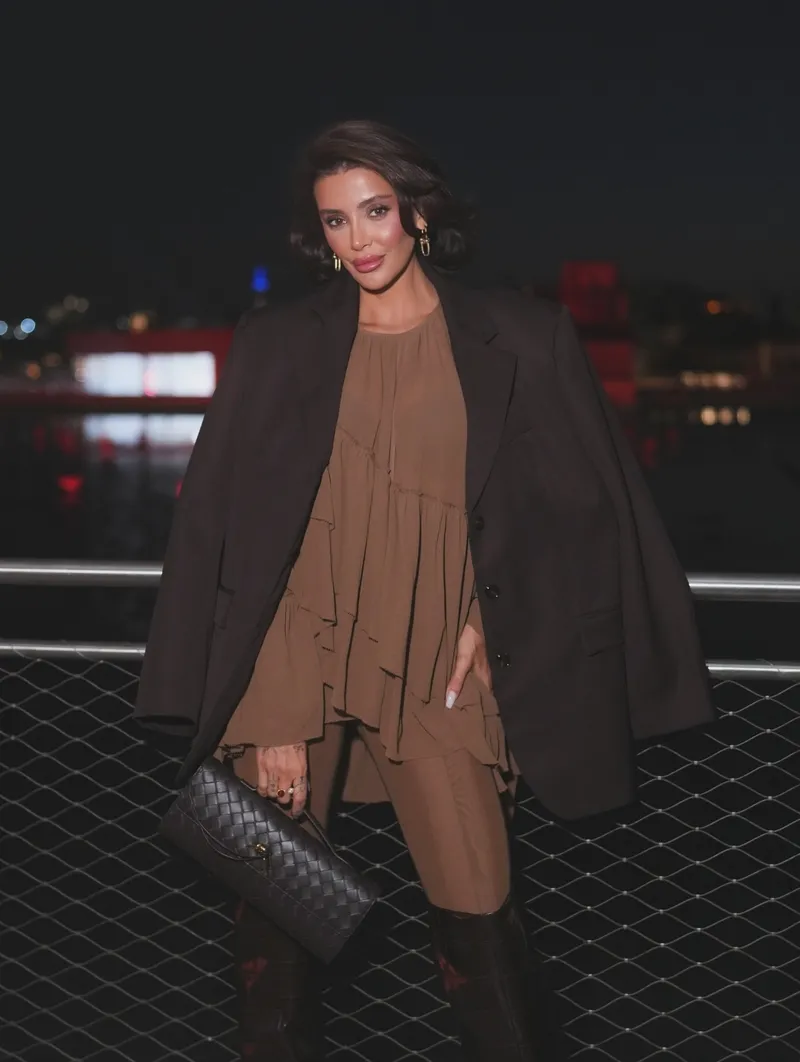 ozge-ulusoydan-yatirim-tuyosu-boynunda-1-milyon-tl-tasidi-1775284667907.jpg Özge Ulusoy’dan yatırım tüyosu! Boynunda 1 milyon TL taşıdı-6