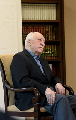 Gülen'in bir ayağı çukurda