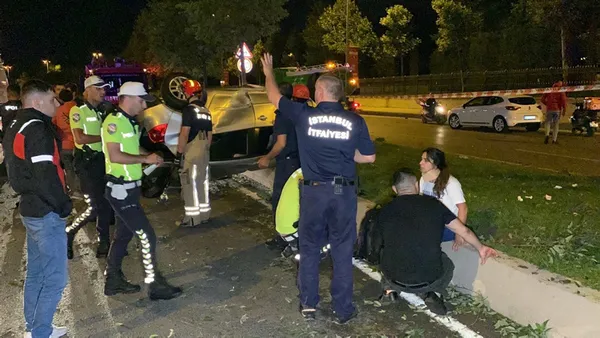istanbul-kartalda-orta-refujdeki-agaclara-carpan-otomobil-takla-atti-yaralilar-var-1656732738166.jpg İstanbul Kartal'da orta refüjdeki ağaçlara çarpan otomobil takla attı! Yaralılar var-6