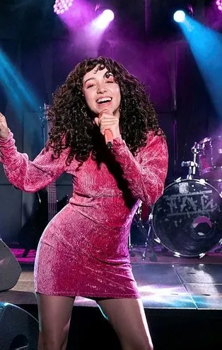 Zeynep Bastık'a Güney Koreli hayranından jest