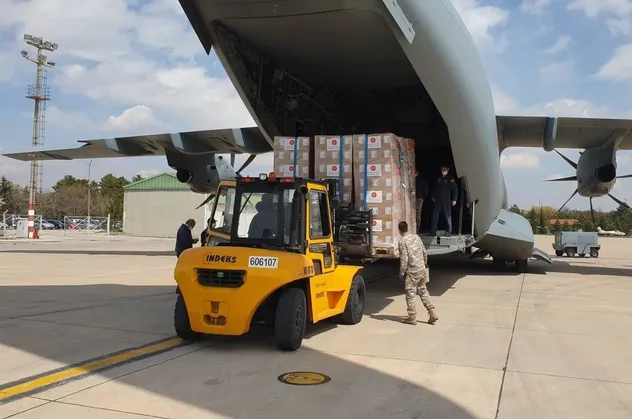 Libya'ya verilecek 150 bin doz aşıyı taşıyan uçak Ankara Etimesgut Havaalanı’ndan yola çıktı