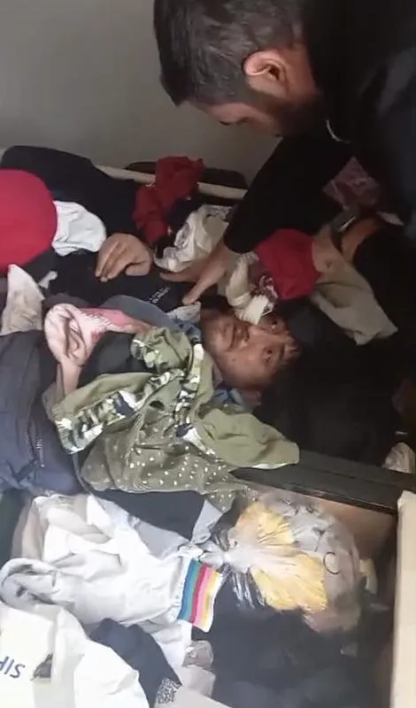 bazada-yakalanan-supheliden-ilginc-savunma-basim-dondu-yatiyordum-1747735592228.jpeg Bartın'da hakkında kesinleşmiş 10 ay hapis cezası bulunan E.E bazanın altında saklanırken yakalandı (Fotoğraf: DHA)