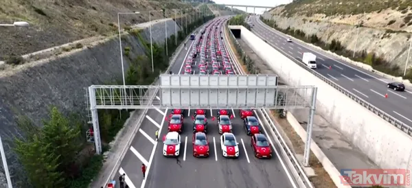 Yavuz Sultan Selim Köprüsü'nde 'Cumhuriyet' coşkusu! Binlerce Togg T10X 100. yıla özel konvoy yaptı - 5