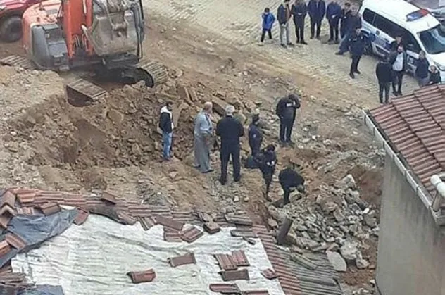 İstanbul Kağıthane'de esrarengiz olay! Kepçe kazdı kafatası ve kemik parçaları çıktı