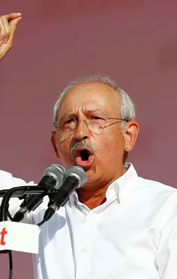 FETÖ medyasına destek, milli medyaya tehdit