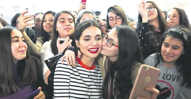 Ankara'da 'Yanımda Kal' izdihamı