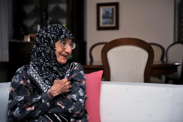 celalettin-oktenin-kizi-ve-basortulu-olarak-meslegini-yapan-ilk-kadin-doktor-ayse-humeyra-okten-medinede-vefat-etti-1598816710282.jpg Celalettin Ökten'in kızı ve başörtülü olarak mesleğini yapan ilk kadın Doktor Ayşe Hümeyra Ökten Medine'de vefat etti-4