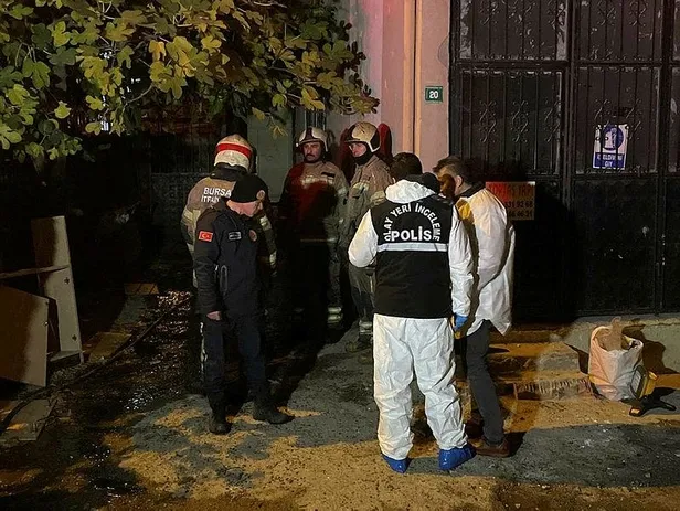 son-dakika-bursada-bir-binada-yangin-8i-cocuk-9-kisi-hayatini-kaybetti-1667952185774.jpeg Son dakika: Bursa'da bir binada yangın: 8'i çocuk 9 kişi hayatını kaybetti-9