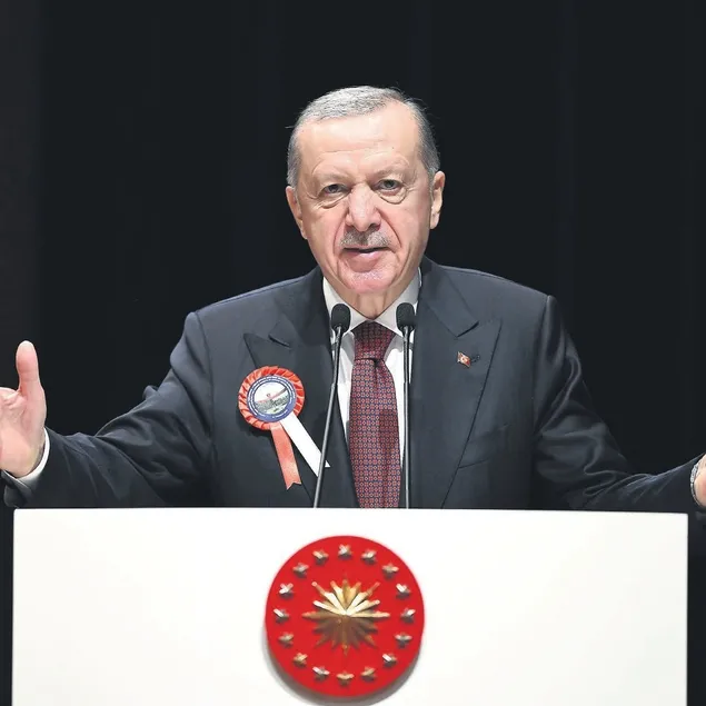 Tarihi adımlar atıyoruz