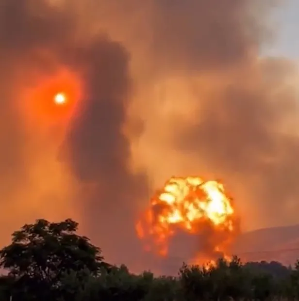 Yunanistan'da mühimmat deposunda patlama meydana geldi! Görüntüler ortaya çıktı-2
