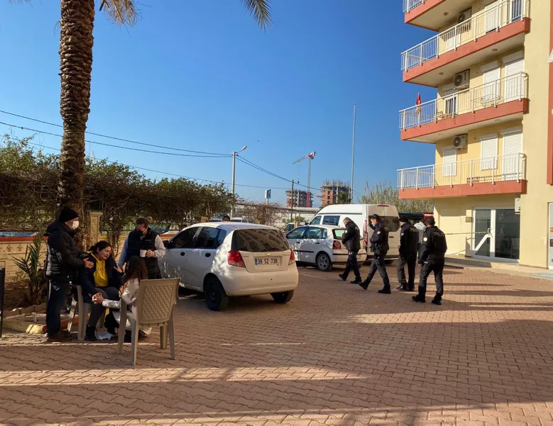 Öğretmen karne gününde 13. kattan düştü