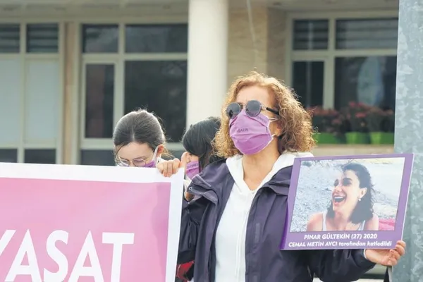 Pınar Gültekin’in babası katile haksız tahrik indirimi uygulanmaya çalışıldığını iddia ederek salonu terk etti-4