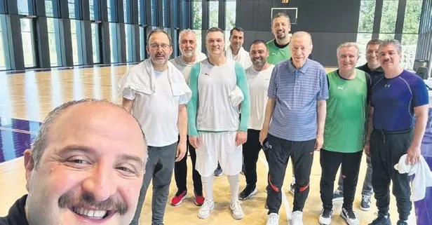 Başkan Erdoğan’dan KKTC dönüşü Külliye’de basketbol maçı!