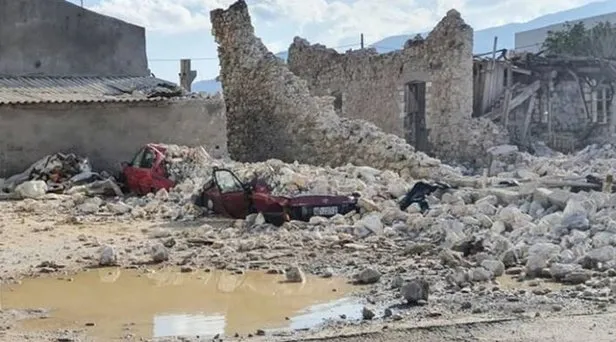 deprem mi oldu yunanistan da kac siddetinde deprem oldu yunanistan depreminde can kaybi var mi nerelerde hissedildi takvim