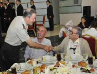 Necdet Özel'den anlamlı iftar
