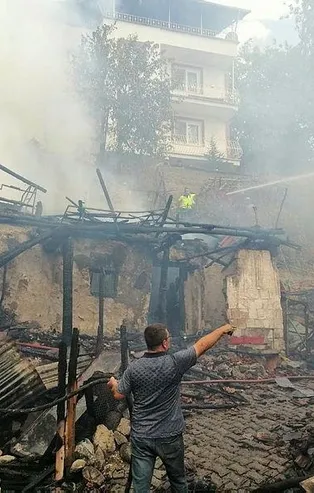 Çorum’da korkunç yangın: 4'ü çocuk 5 kişi yaşamını yitirdi.