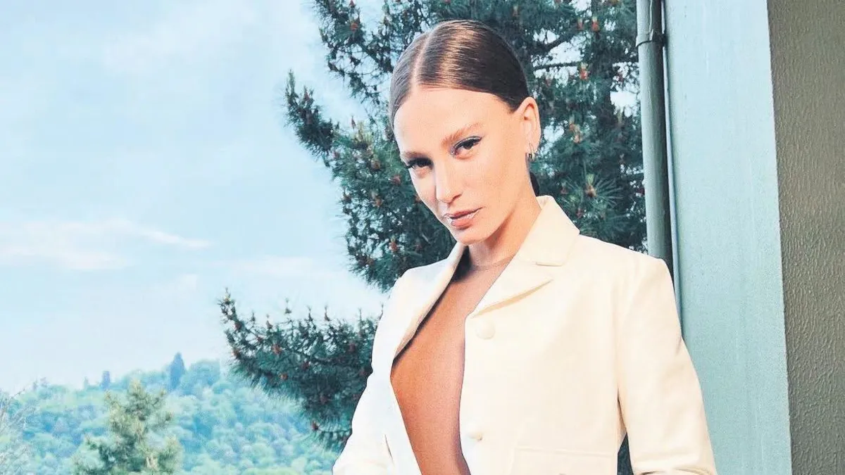 Serenay Sarıkaya ve Mert Demir artık ilişkilerini saklamıyor