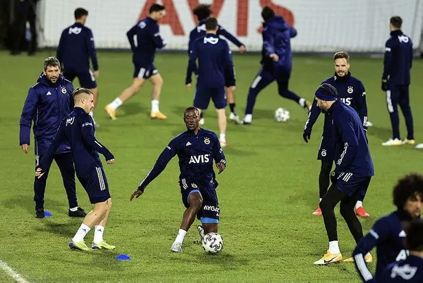 Fenerbahçe'de Erol Bulut ilk 11 kararını verdi! Osayi Çaykur Rizespor'a karşı oynayacak mı?-3