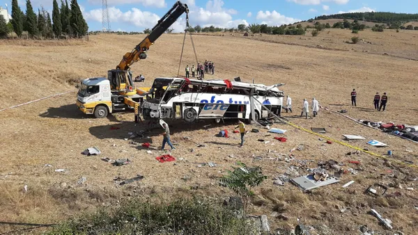 otobus-kazalarinda-21-kisi-hayatini-kaybetti-gozler-emniyet-kemerine-cevrildi-takmayana-agir-yaptirimlar-getirilsin-1628747833250.jpg Otobüs kazalarında 21 kişi hayatını kaybetti! Gözler emniyet kemerine çevrildi: Takmayana ağır yaptırımlar getirilsin-2
