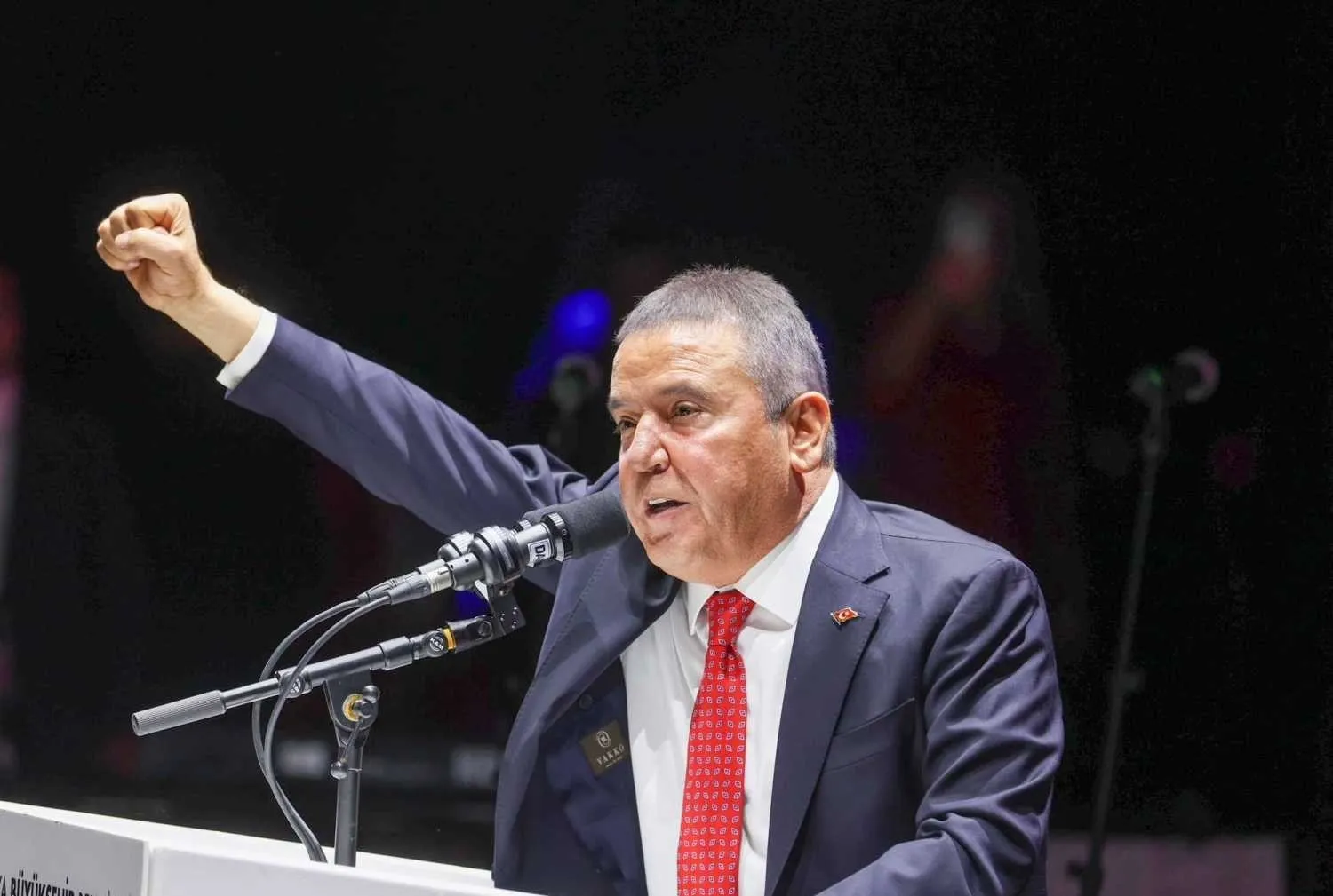 Muhittin Böcek bombası!