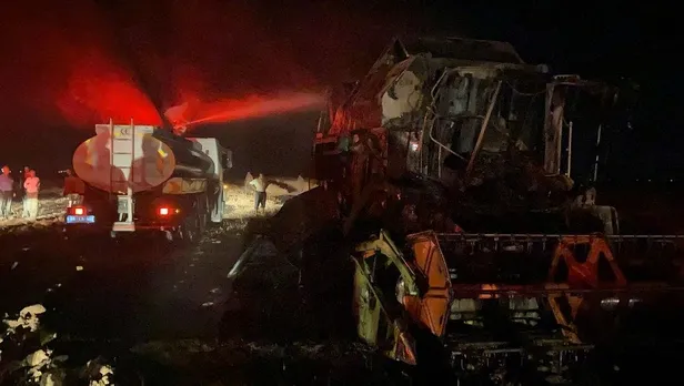 Aksaray'da önce biçerdöver sonra 150 dekarlık ekili buğday tarlası yanarak kül oldu-4