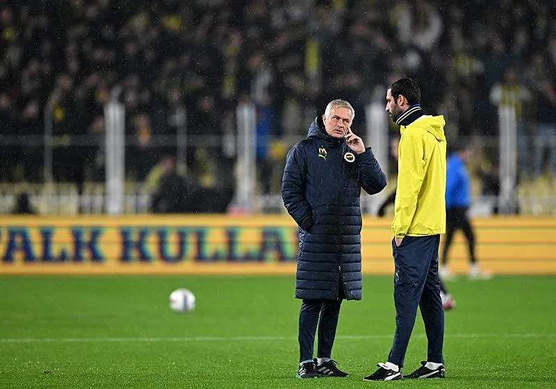 Jose krizi büyüyor! Fenerbahçe yönetimi iki sıkıntıdan dolayı Portekizli hoca ile yola devam ediyor (Takvim.com.tr | Foto Arşiv)