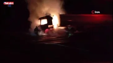 Şırnak’ta seyir halindeki tır alevlere teslim oldu