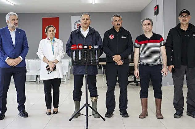 Ekrem İmamoğlu'nu örnek aldı CHP'nin İBB sözcüsü Tarık Balyalı da tatilden tweet attı! AK Parti İl Başkanı'nın İstanbullulara desteği çıldırttı