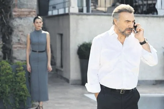 Ömür Gedik'in sahnede zor anları! Frikik vermemek için...-2