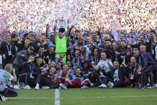 turkiye-futbol-federasyonu-trabzonspor-ile-sivassporun-oynayacagi-macin-tarihini-acikladi-1654863899539.jpg Türkiye Futbol Federasyonu, Trabzonspor ile Sivasspor'un oynayacağı maçın tarihini açıkladı!-2