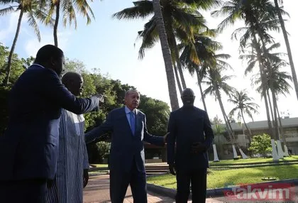 Başkan Erdoğan ile eski futbol yıldızı Liberya Devlet Başkanı George Weah’ın keyifli sohbeti