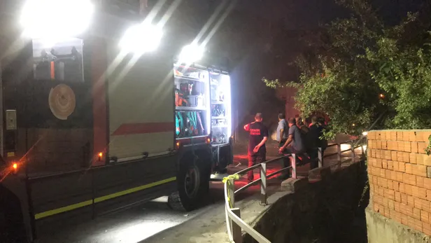 İzmir'de cinayet zanlılarının evinde "şüpheli" yangın! Çevik kuvvet ve TOMA nöbette-6