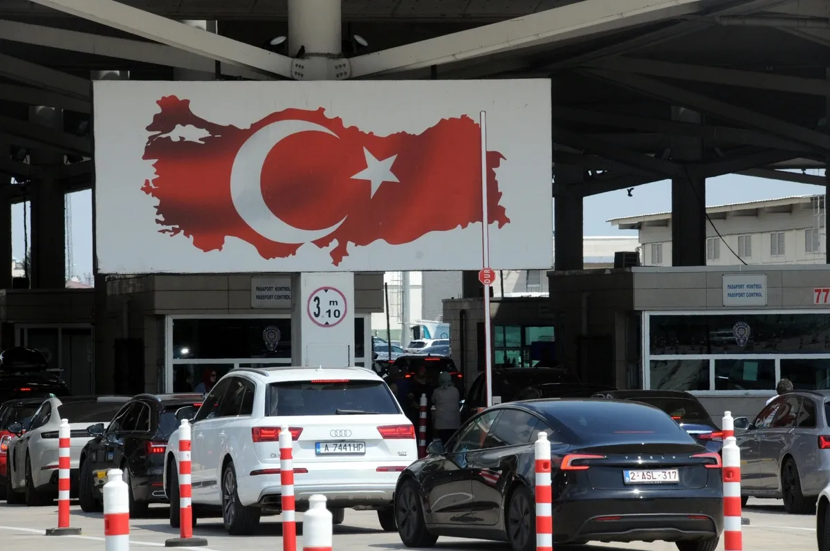 1784010552453.jpeg Gurbetçinin uzun yol yorgunluğuna çözüm… Yabancı plakalı araçlarda aile üyelerine sürüş hakkı tanındı-2