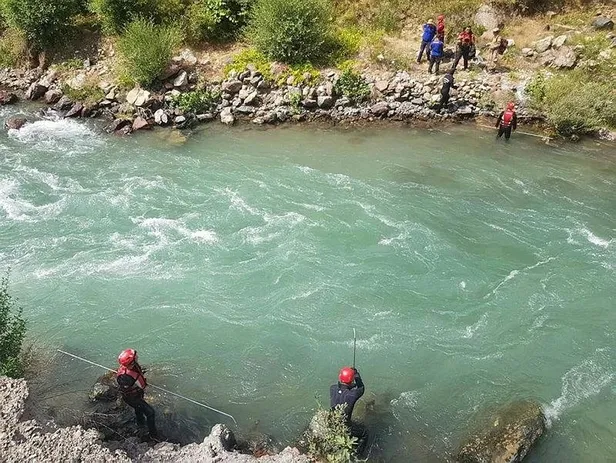 Siirt'in Pervari ilçesinde Müküs Çayı'na düşen arkadaşını kurtarmak isterken kaybolan Eyüp Güneş hala bulunamadı-2