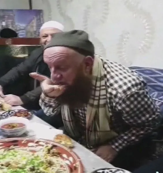 sosyal-medyada-kilic-ve-silahli-goruntuler-paylasan-ahmet-sivri-gozaltina-alindi-1658839633108.jpeg Sosyal medyada kılıç ve silahlı görüntüler paylaşan Ahmet Sivri gözaltına alındı!-1