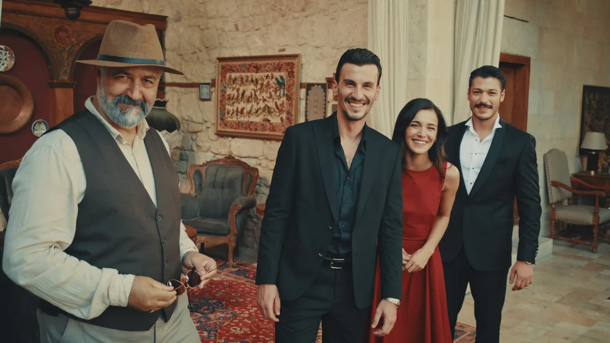 1788180174489.jpg Yeni yayın döneminde bomba gibi geliyorlar! atv yeni sezon tanıtım filminde yıldız isimler buluştu-5